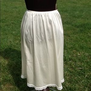 Warners cream half slip